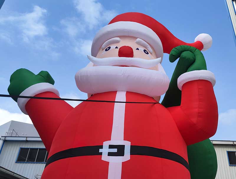 large inflatable santa zoom in