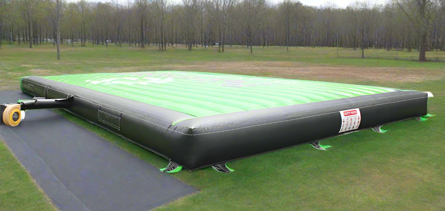 Large inflatable jump pad