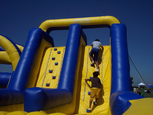 Interactive Challenge Inflatable Obstacle Course Climbing Wall